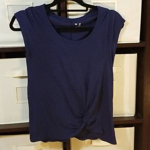 Gap T-shirt with Knot detail